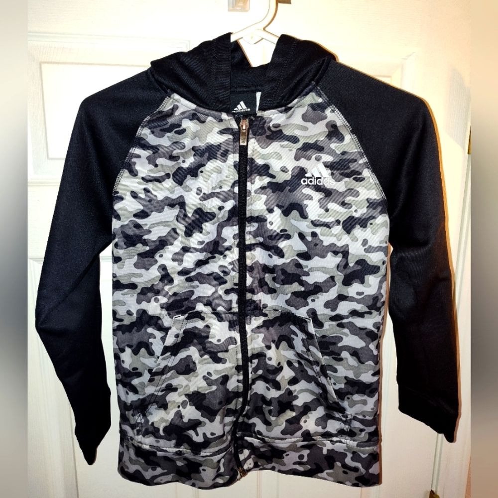 Boys M Adidas camo hoodie